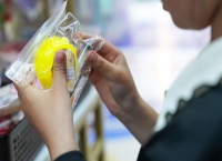 新华视点｜网红玩具“捏捏乐”为何屡陷安全争议？