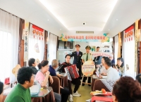 “候鸟”列车情暖“重阳”