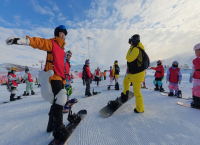 新疆阿勒泰“雪假”首日 听听孩子们感受如何