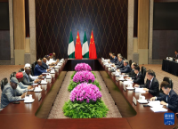 第八届进博会丨李强会见尼日利亚众议长塔杰丁