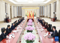 李强会见西班牙国王费利佩六世