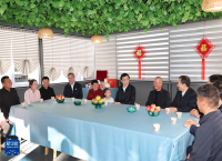 中央代表团在新疆多地看望慰问各族干部群众 王沪宁参加活动